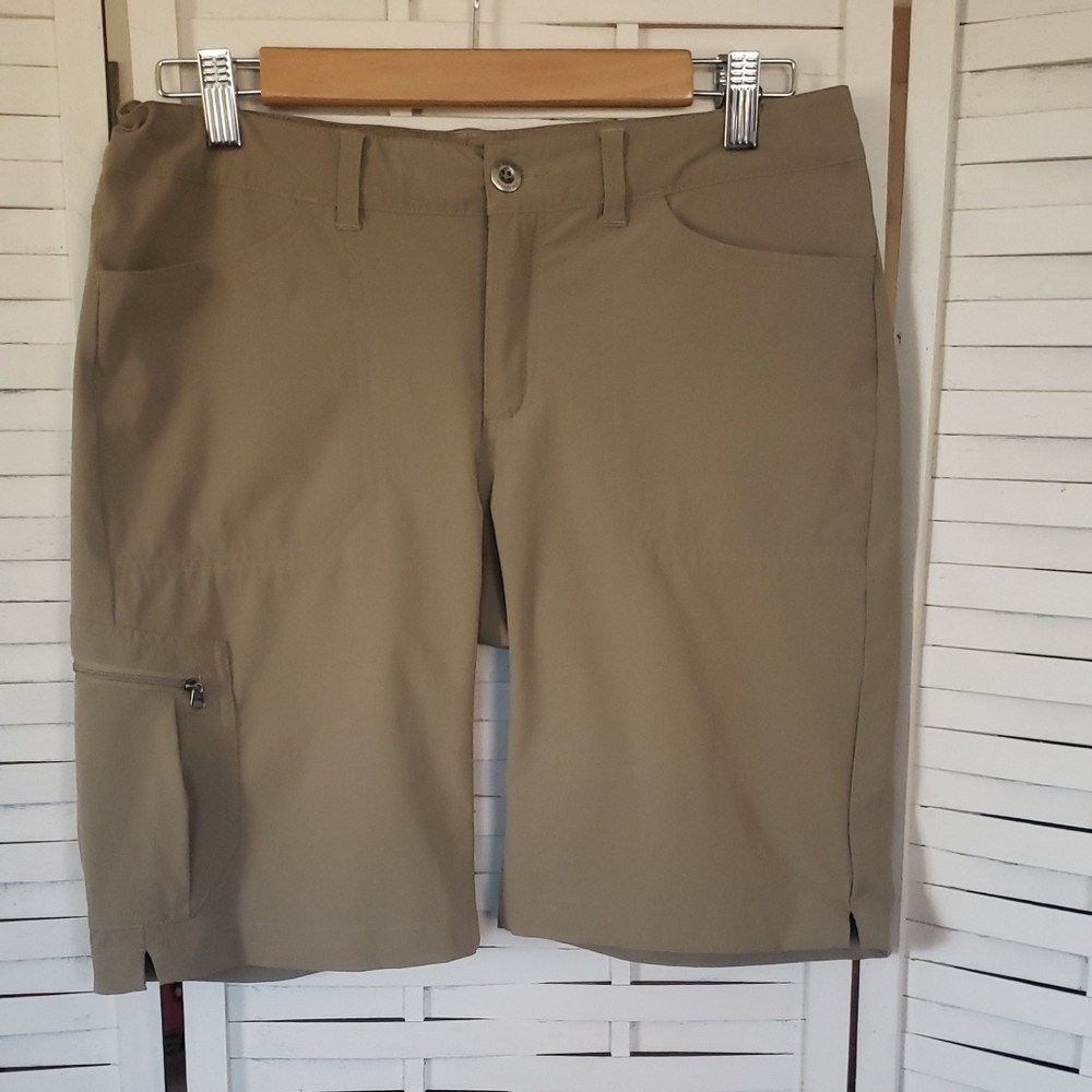 Patagonia Women's Cargo Shorts in Tan